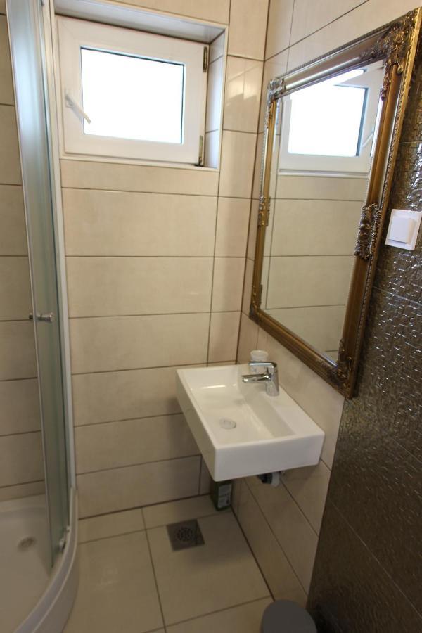 Apartments Giardino Đảo Hvar Ngoại thất bức ảnh