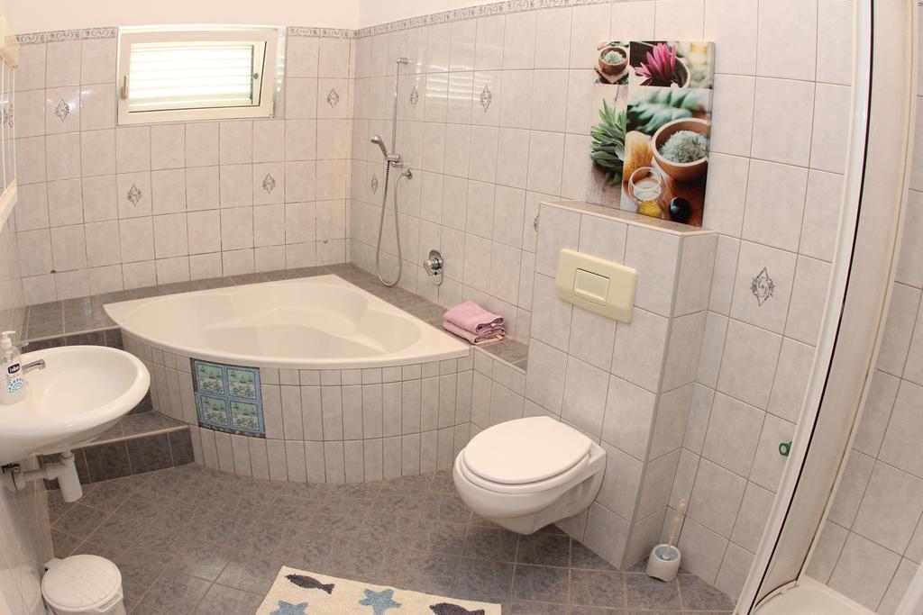 Apartments Giardino Đảo Hvar Ngoại thất bức ảnh