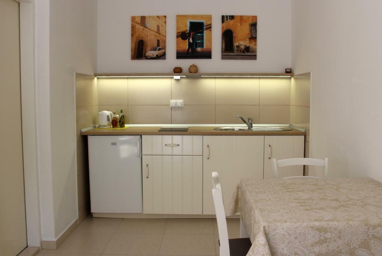 Apartments Giardino Đảo Hvar Ngoại thất bức ảnh