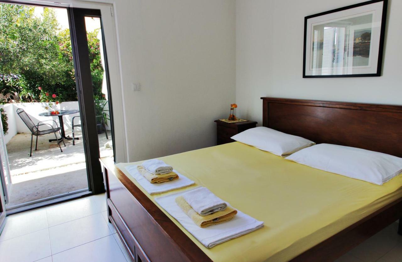 Apartments Giardino Đảo Hvar Ngoại thất bức ảnh