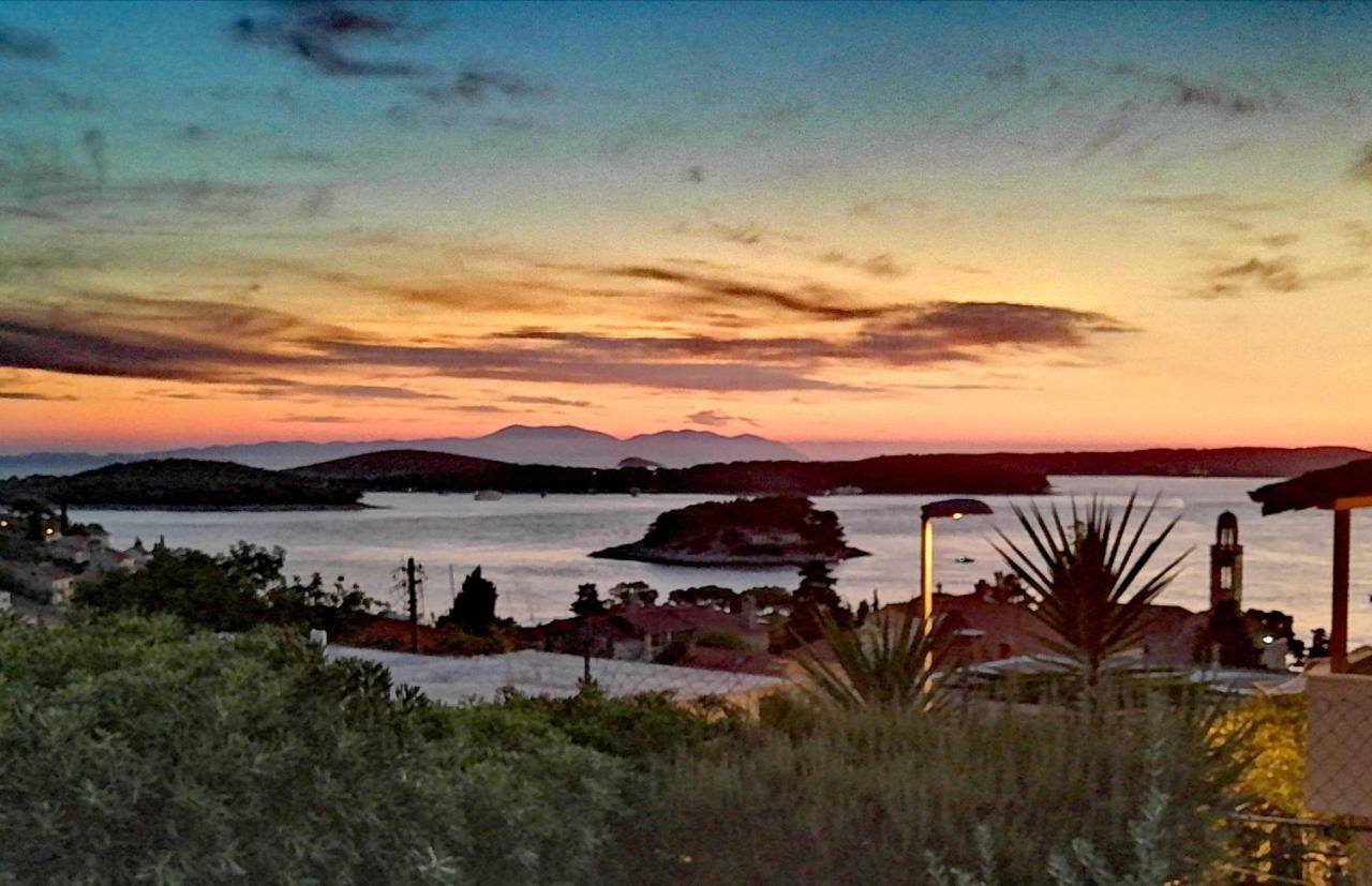 Apartments Giardino Đảo Hvar Ngoại thất bức ảnh