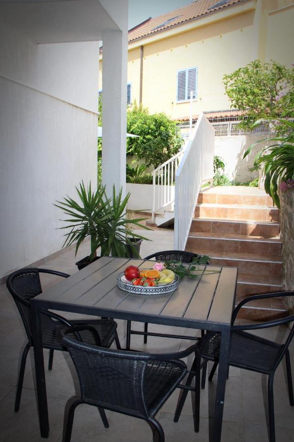 Apartments Giardino Đảo Hvar Ngoại thất bức ảnh